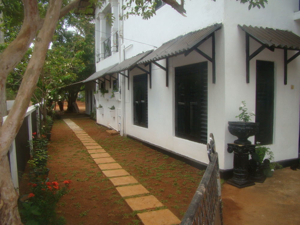 Hotel Sisilthera Anuradhapura Exterior photo