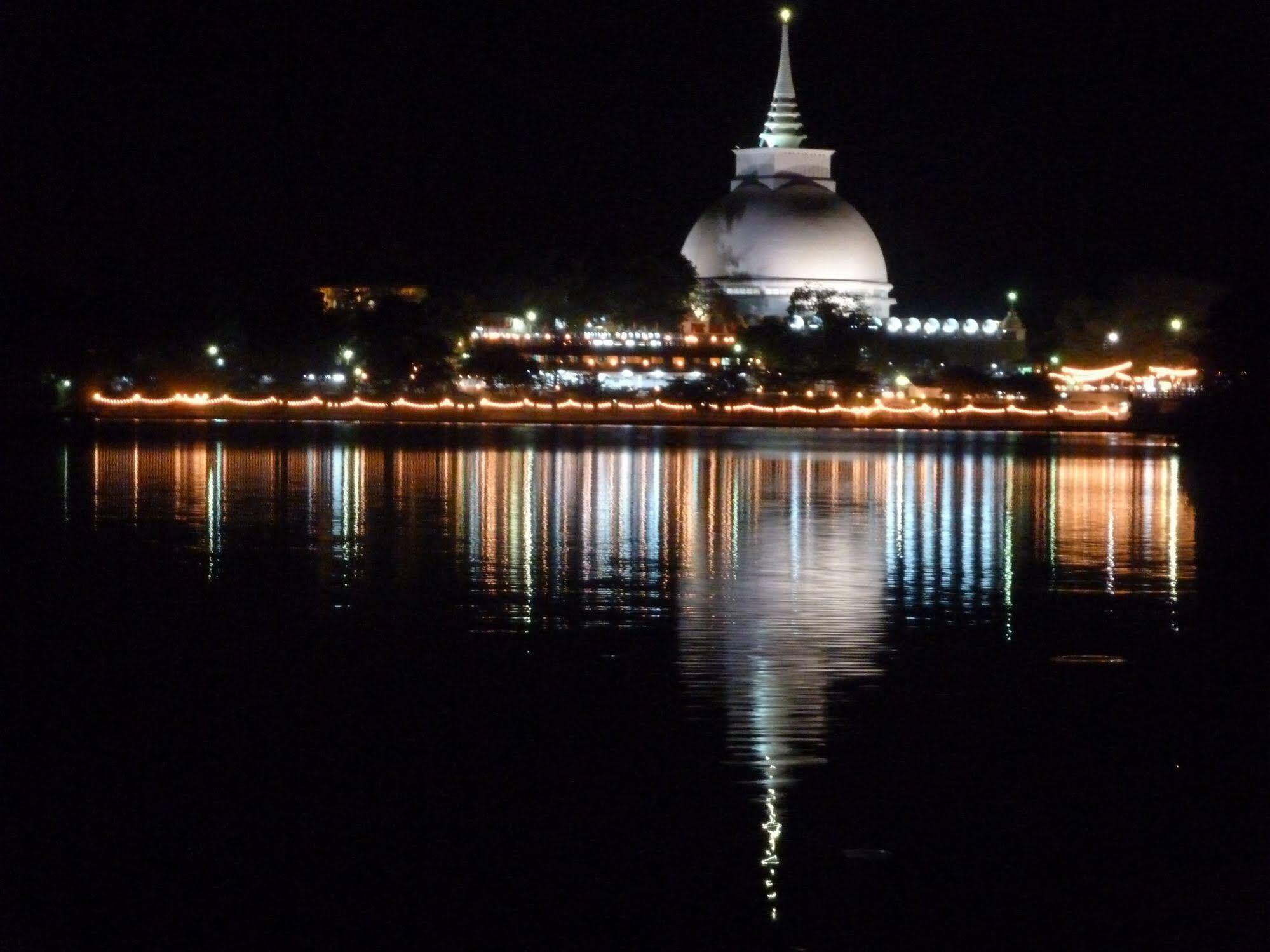 Hotel Sisilthera Anuradhapura Exterior photo