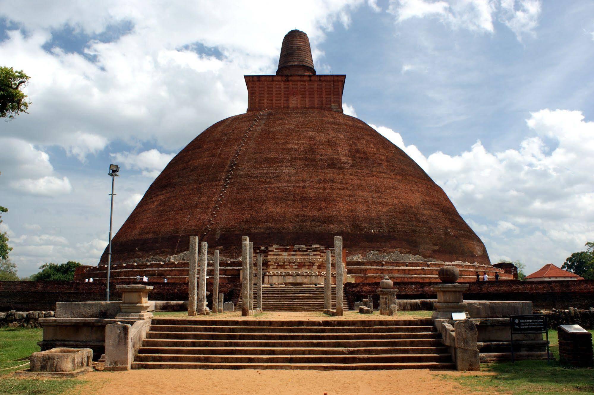 Hotel Sisilthera Anuradhapura Exterior photo