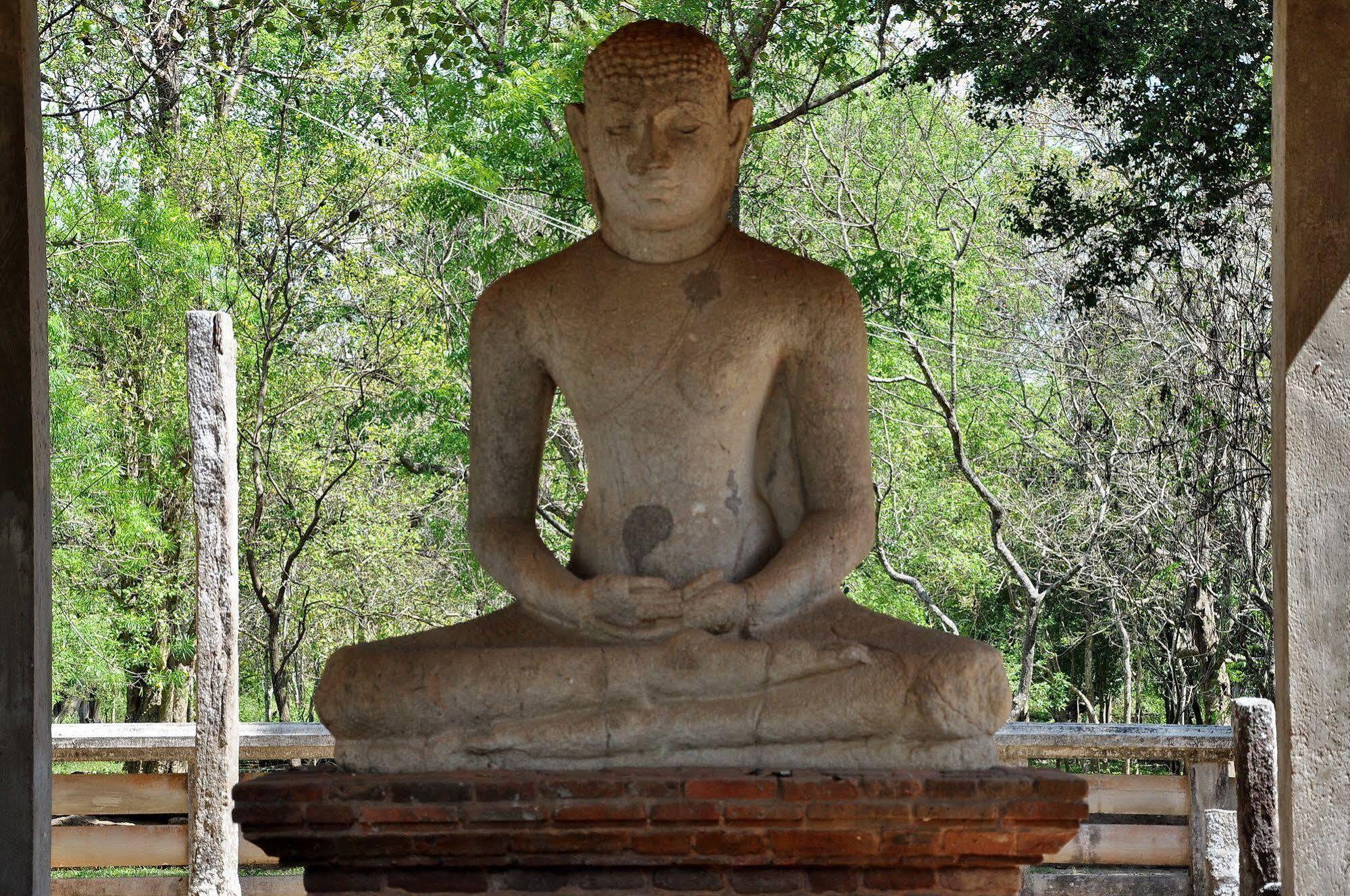 Hotel Sisilthera Anuradhapura Exterior photo